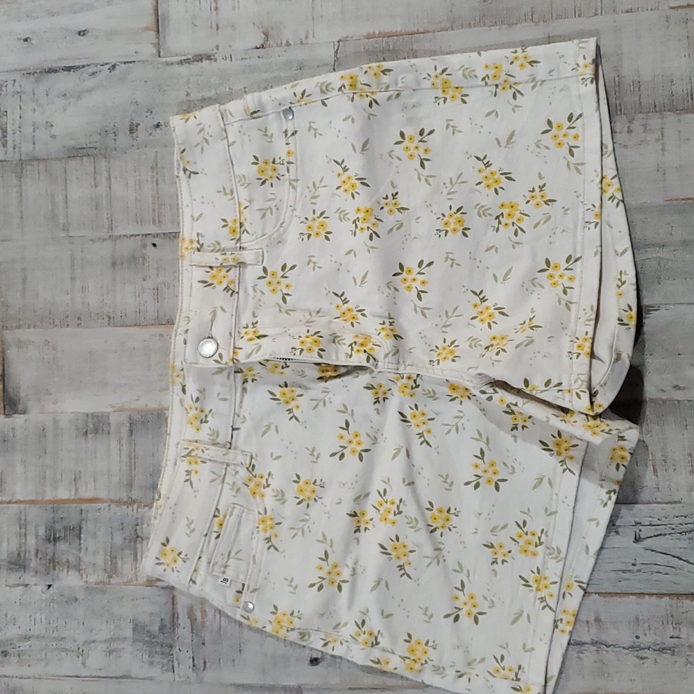 Judy Blue floral shorts
